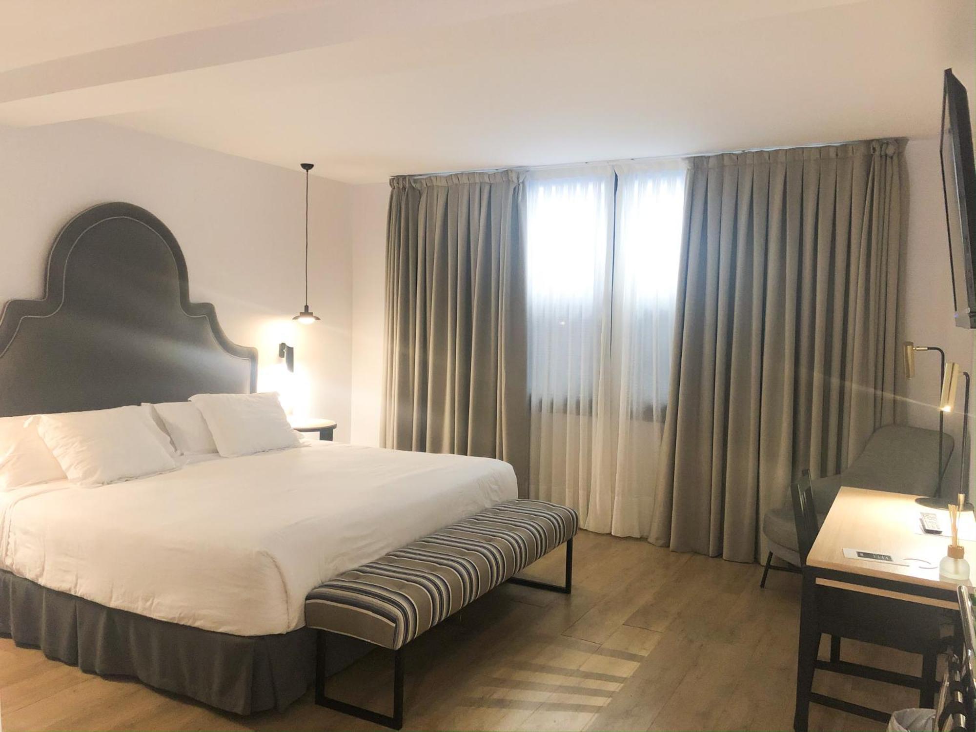Suites Hom Sevilla Bagian luar foto