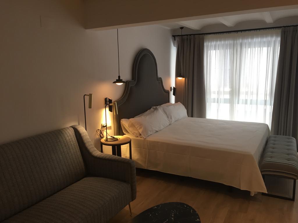 Suites Hom Sevilla Bagian luar foto